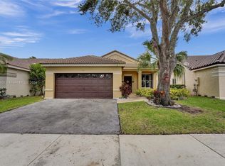 931 Falling Water Rd, Fort Lauderdale, FL 33326