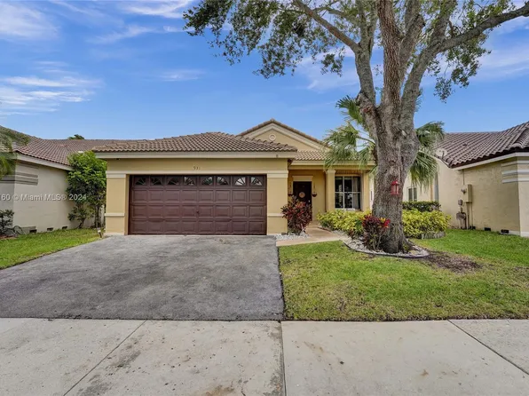 931 Falling Water Rd, Fort Lauderdale, FL 33326