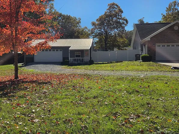 1144 W Webster St, Benton, IL 62812