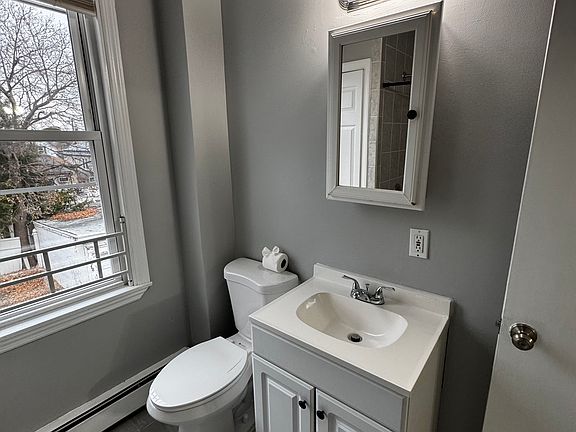 5th image of 819 7th St Floor 2