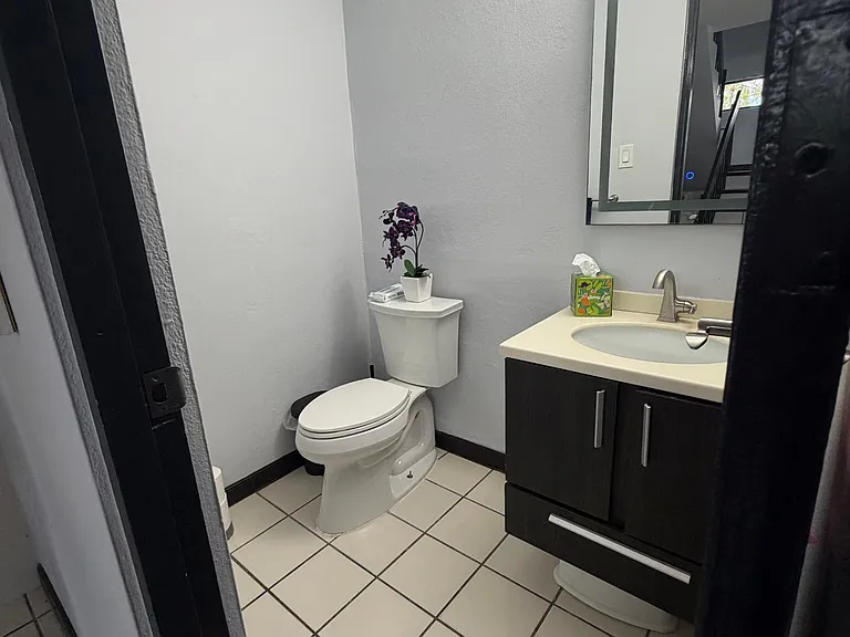I-15 Paseo De La Reina — Photo 11