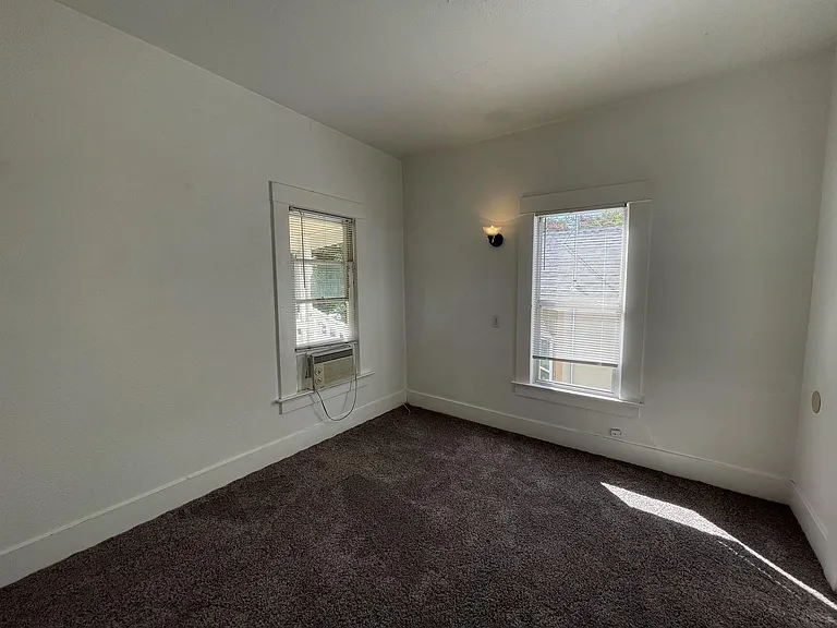 960 Salem St #B — Photo 5