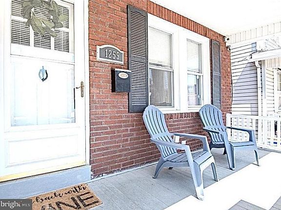 3rd image of 1259 W Poplar St