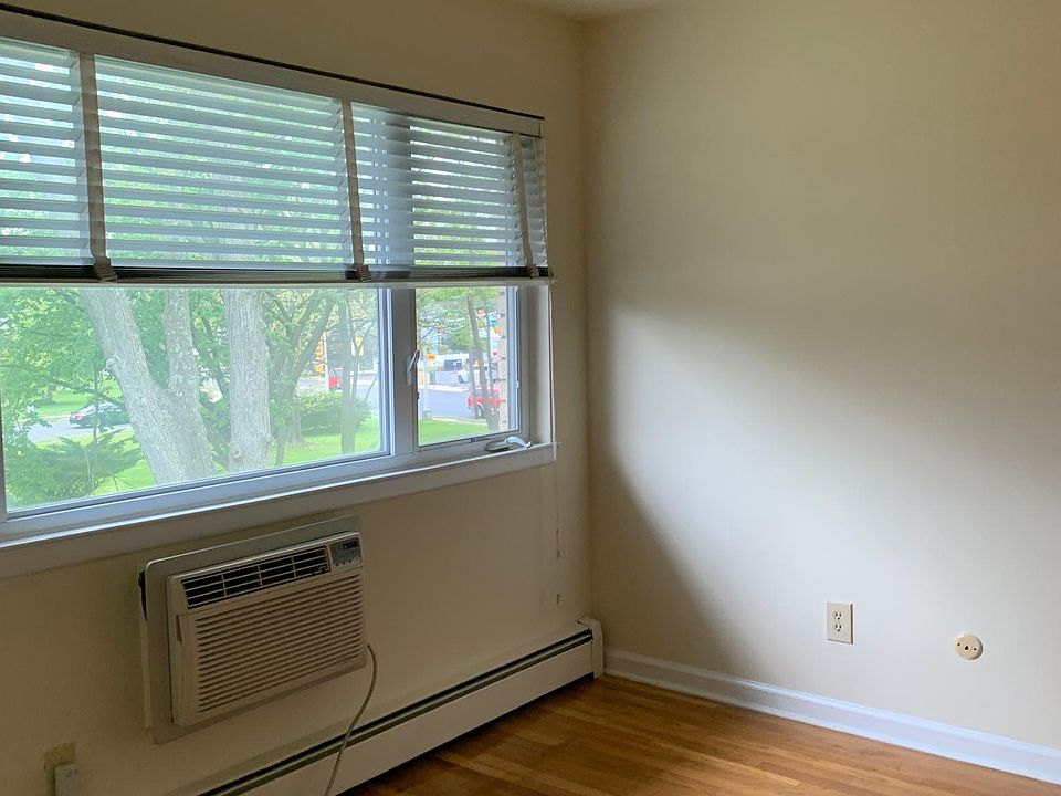 2nd image of 573 Broughton Ave APT 8A