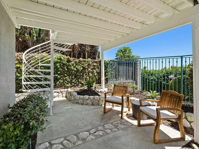 23952 Dory Dr — Photo 41