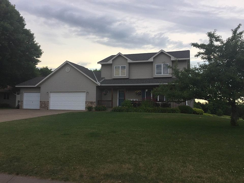 Lindstorm with Lake View