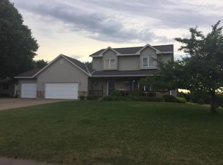 31244 Cedar Ridge Dr, Lindstrom, MN 55045