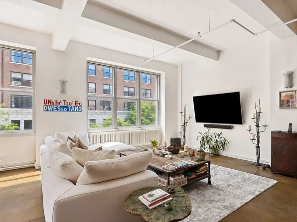 335 W 38th St APT 3, Manhattan, NY 10018