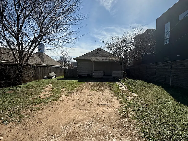 623 NW 7th St — Photo 18