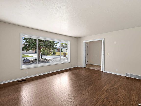 4th image of 2286 W Bonanza Cir