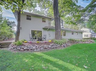 1532 N 124th St, Wauwatosa, WI 53226