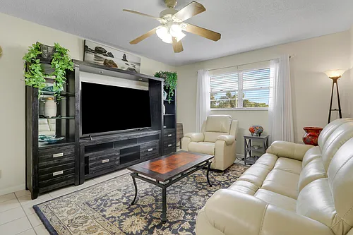 400 Fern St #1C Photo 1