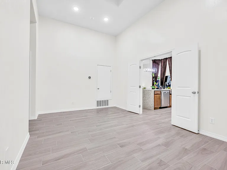 13257 Coldham St — Photo 23