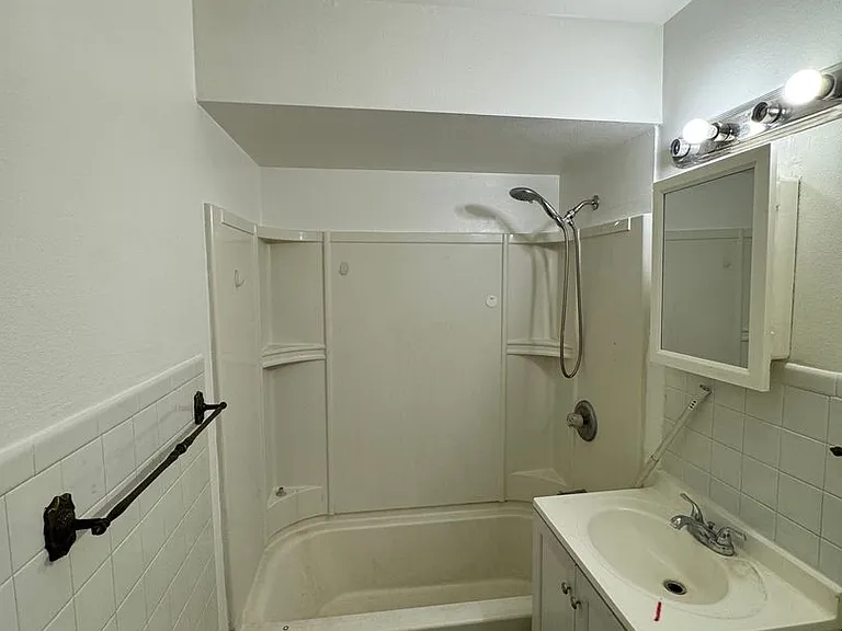 725 S 5th St — Photo 3