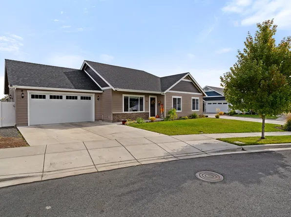 983 SW Blackberry Ln, Grants Pass, OR 97527