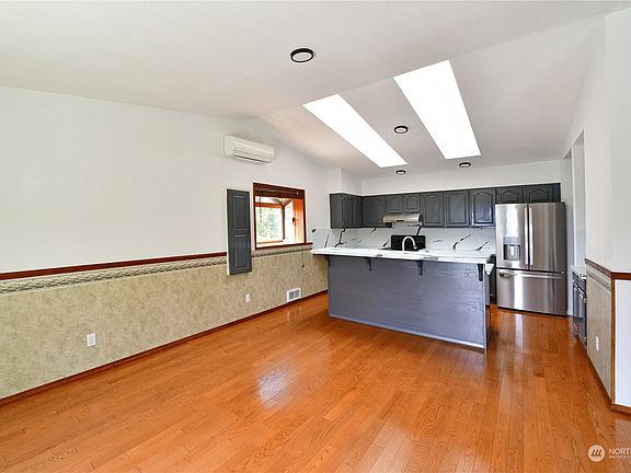 5th image of 3829 90th Avenue E