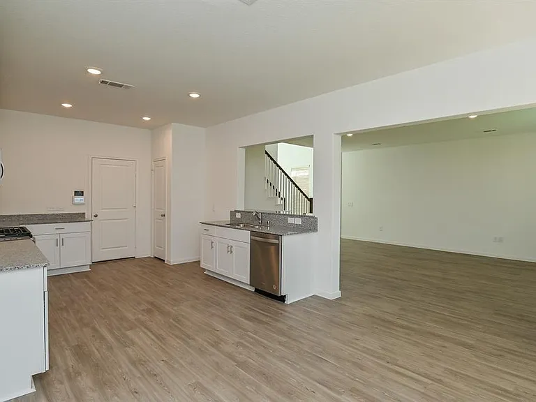 1005 Greenshank Dr — Photo 9