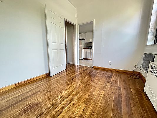 3rd image of 188 Cypress Ave #1