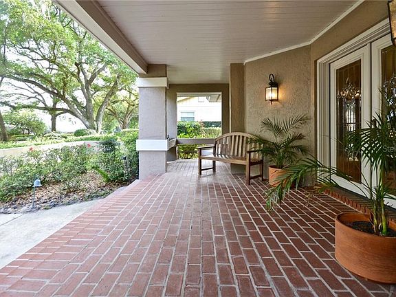 3rd image of 945 Versailles Cir