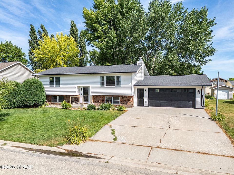 1st image of 511 4th Ave NE