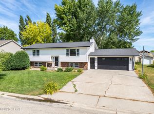 511 4th Ave NE, Crookston, MN 56716