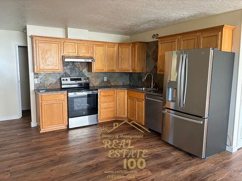 4407 Southwest Beach Avenue B 592FCL - 1 — Photo 3