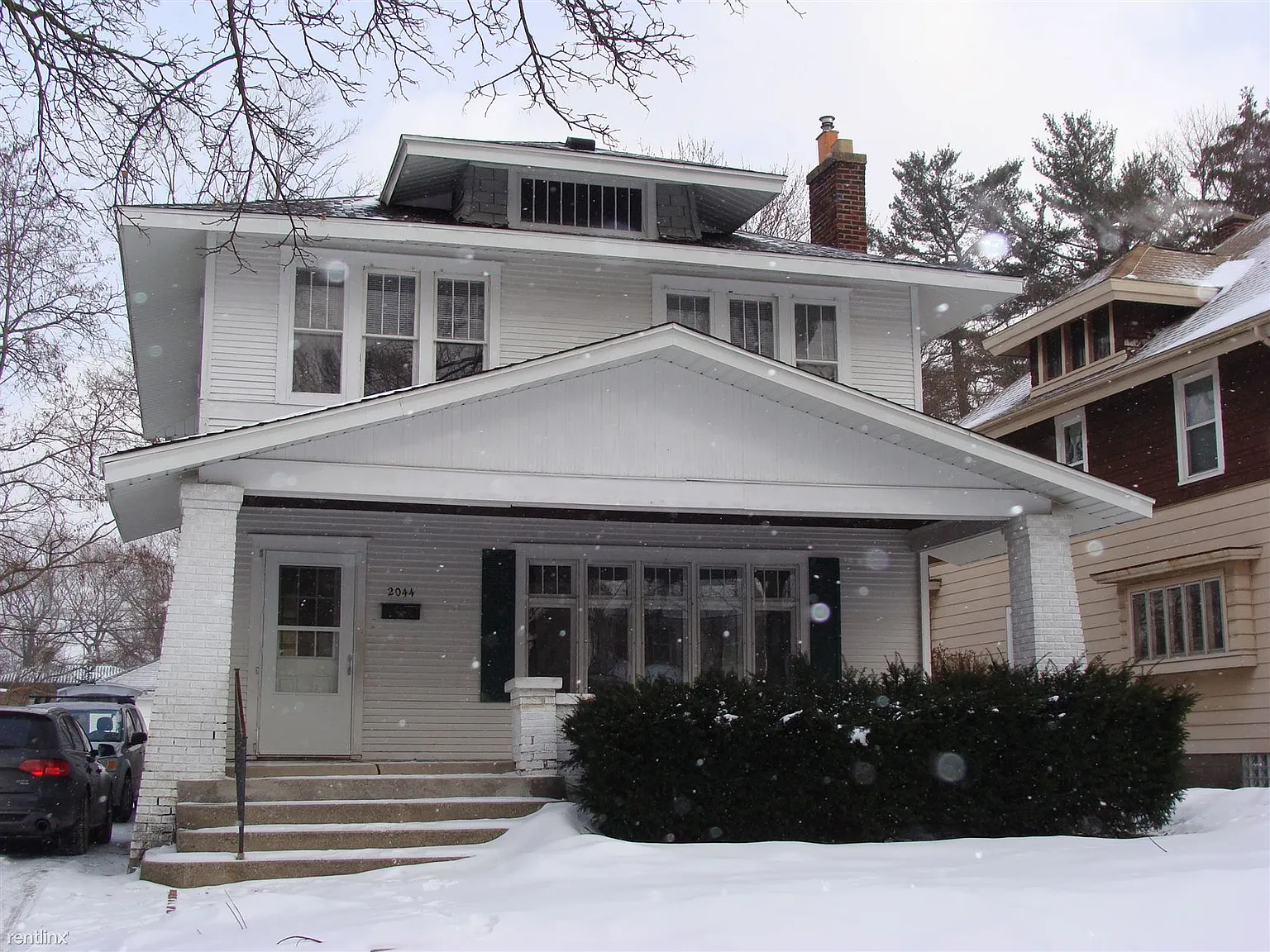 2044 Francis Ave SE photo 1