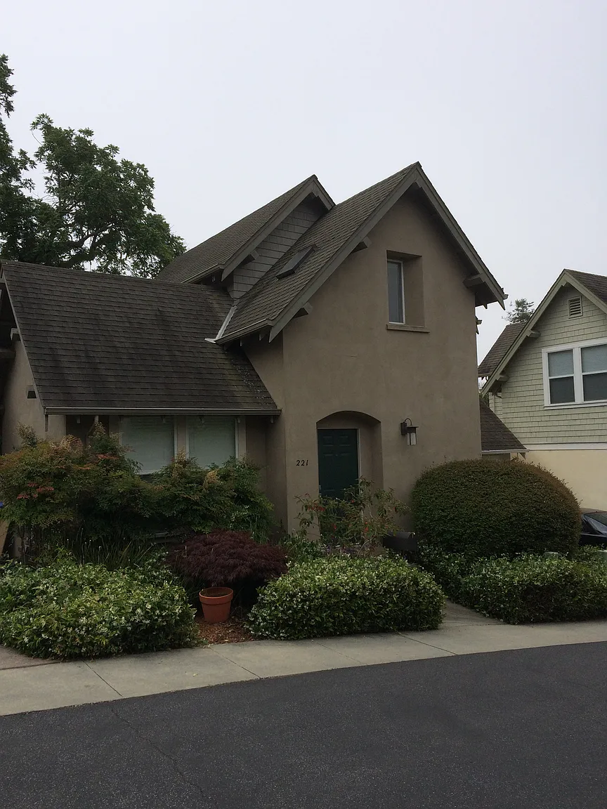 221 Roosevelt Ter photo 1