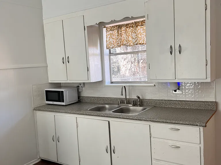 431 E Woodard St #101 — Photo 9