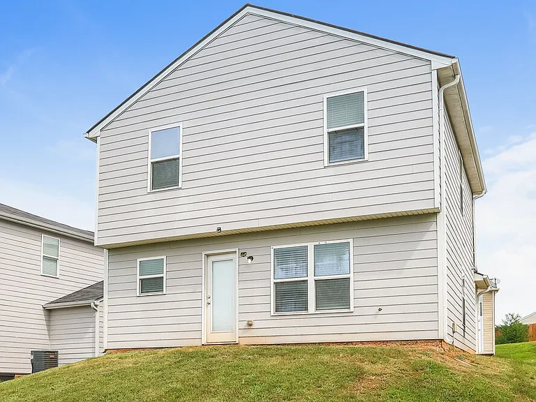 302 Freeman Cir — Photo 16