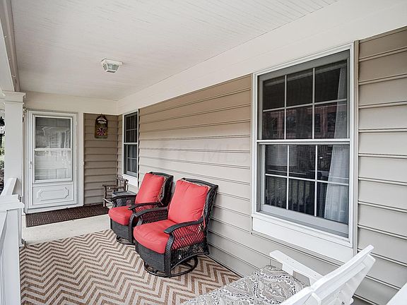 3rd image of 8386 Orchard Knoll Ln