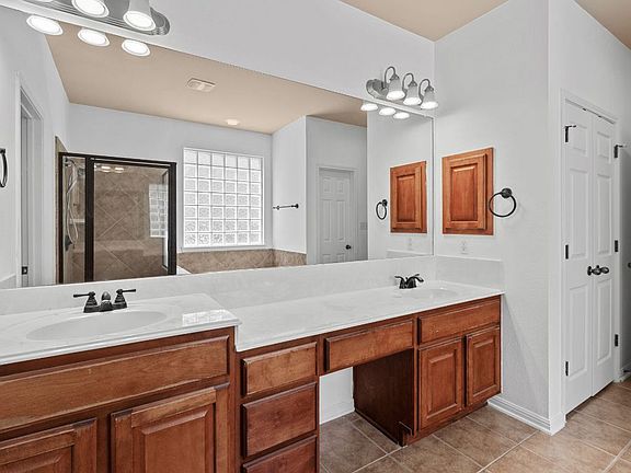 2nd image of 16304 Fincastle Dr #16304