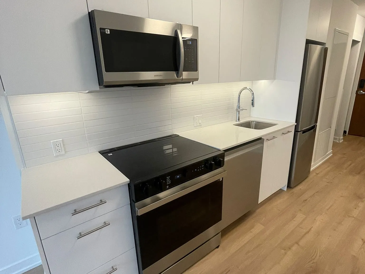 1 bed, 1.5 bath, 550 sqft, $1,900 — Photo 4