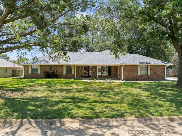 2208 Hickory Dr, Ardmore, OK 73401