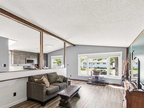 4th image of 9922 S 81st Ave