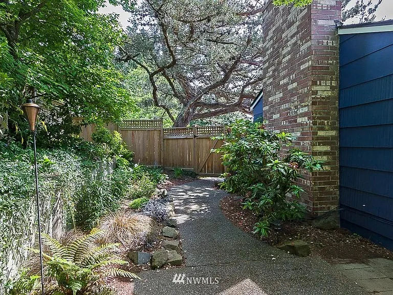 4122 NE 60th St — Photo 16