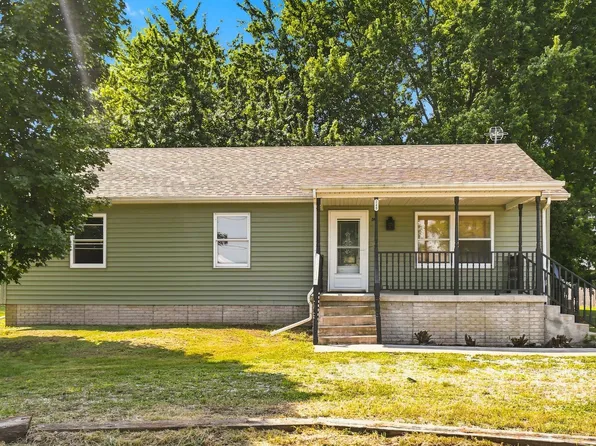 245 1st St, Charlotte, IA 52731