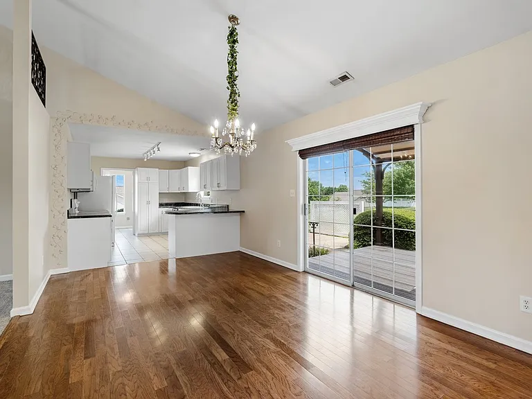124 Cornelson Dr — Photo 11