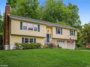 3020 Manor St, Yorktown Heights, NY 10598