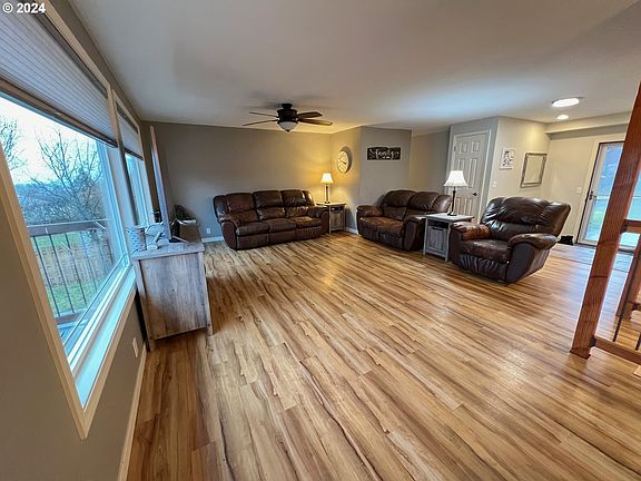 3rd image of 1801 Linda Ln