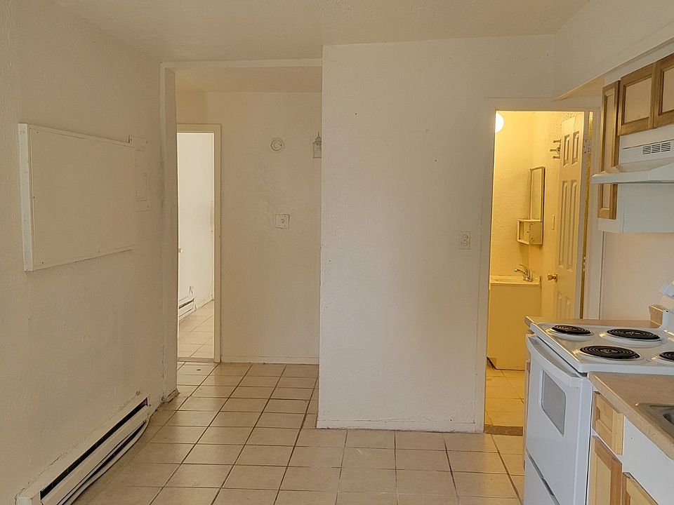 1st image of 910 W Texas Ave APT D