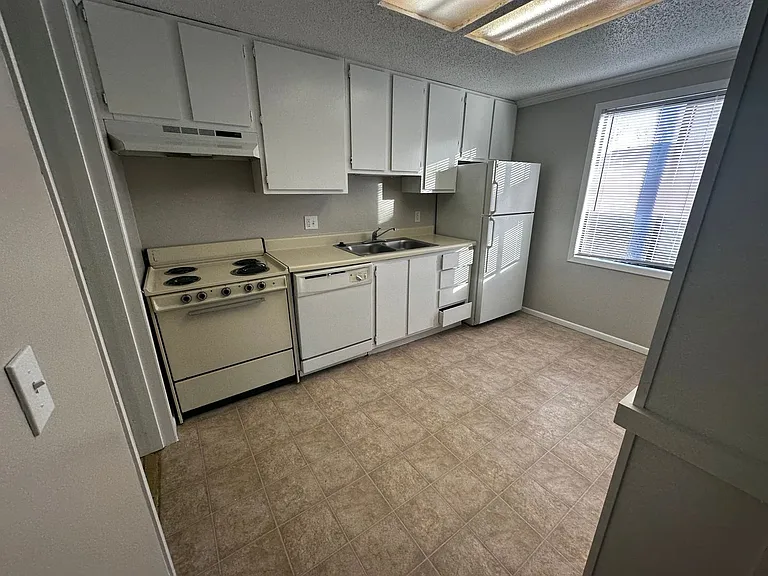 Poplar Ridge Apartments — Photo 55