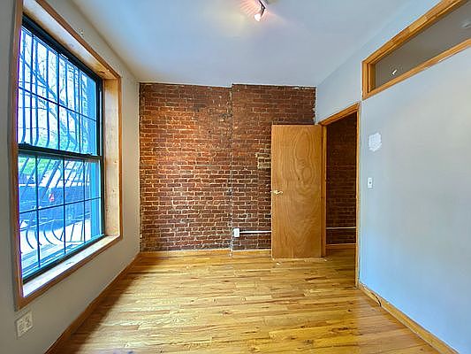 2nd image of 890 Bergen St #2C