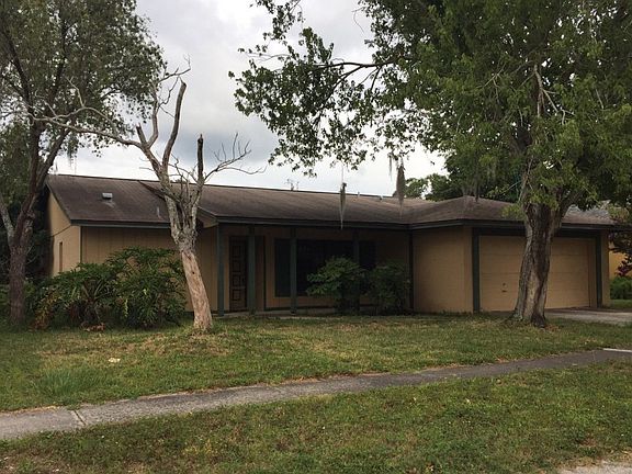 3rd image of 31 Harbor Lake Cir