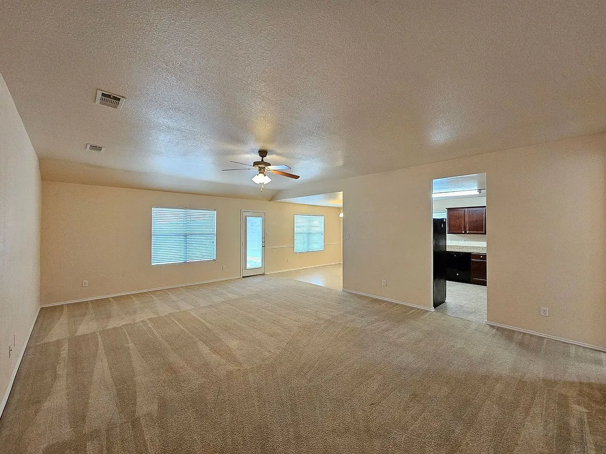 Building Photo - 2102 Coy Dr