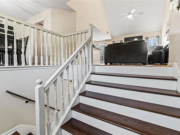 4th image of 242 Birch Cir