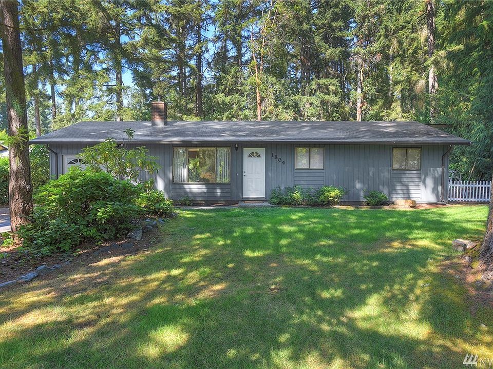 This classic rambler is nicely centered on a large .35 acre lot. nestled among the trees for a peaceful and private setting but is close to shopping, schools, medical, restaurants and parks. 