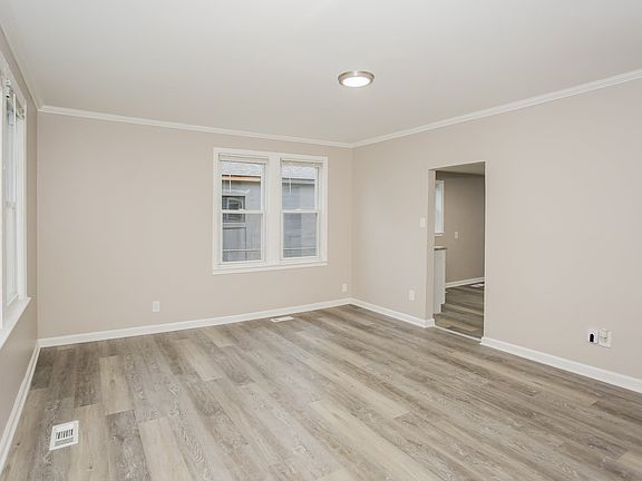 3rd image of 1786 Sylvan Gln