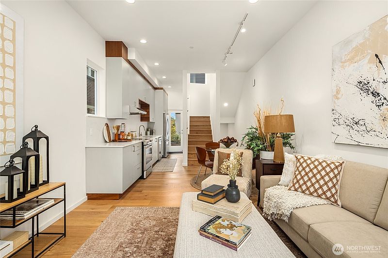 3rd image of 627 13th Avenue E