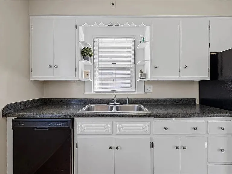 2041 Eastern Ave NE — Photo 14